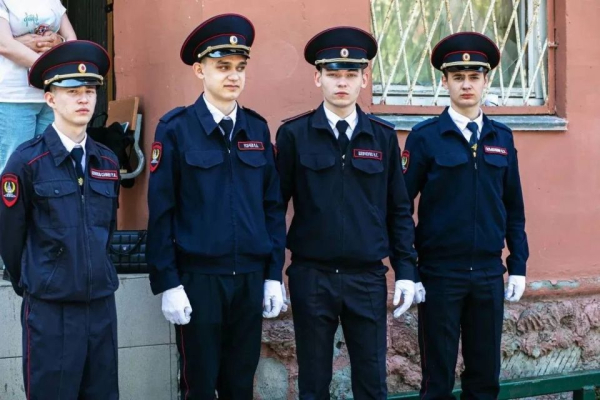 Полицейские Сургутского района приняли участие в конкурсе строя и песни среди студентов