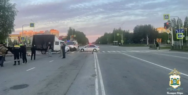 В ХМАО произошла смертельная авария: &laquo;Приора&raquo; разбилась о &laquo;Газель&raquo;