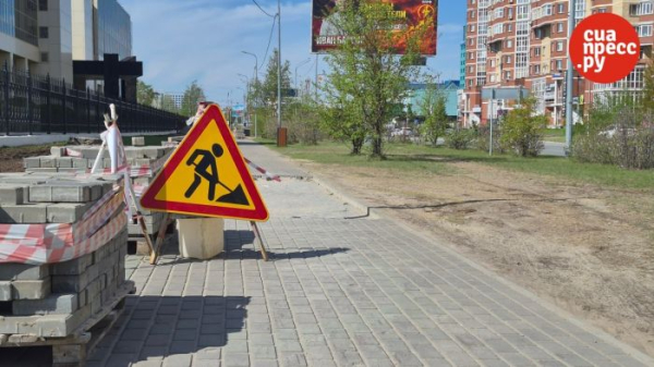 ​Тротуар раскопали, рабочие исчезли: сургутянка пожаловалась на затянувшийся ремонт возле остановки &laquo;Россети&raquo;