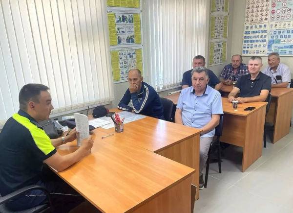 В рамках Дня профилактики дорожно-транспортных происшествий на юридическом транспорте сотрудниками Госавтоинспекции округа проведены массовые мероприятия В рамках Дня профилактики дорожно-транспортных происшествий на юридическом транспорте сотрудниками Госавтоинспекции округа проведены массовые мероприятия