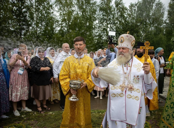 В Салыме отметили престольный праздник храма в честь первоверховных апостолов Петра и Павла