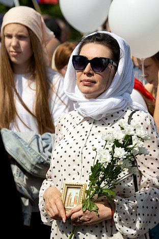 Жители Сургута вышли на массовый парад в честь Дня семьи, любви и верности