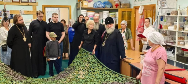 Митрополит Павел передал подарки для защитников Родины и благословление для &laquo;паучков&raquo; Салыма
