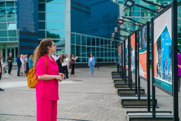 В Ханты-Мансийске открылась фотовыставка &laquo;Культурный мост&raquo;