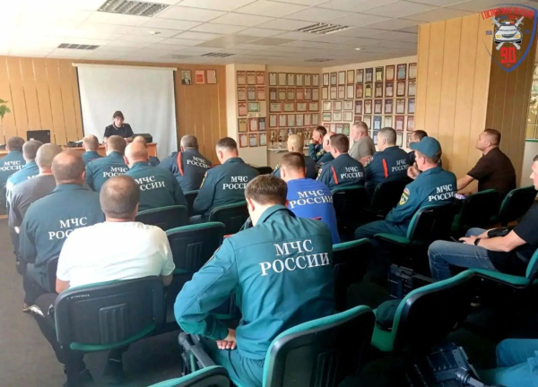 Госавтоинспекторы Югры провели профилактические ликбезы с трудовыми коллективами предприятий и личным составом подразделений МЧС России