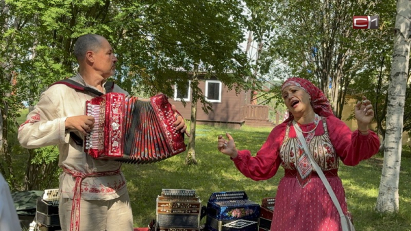 Песни, хороводы и народные игры: в Сургуте проходит фестиваль &laquo;Русский мир&raquo;. ФОТО