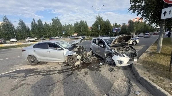 В Югре столкнулись два автомобиля — водитель и пассажир получили травмы В Югре столкнулись два автомобиля — водитель и пассажир получили травмы