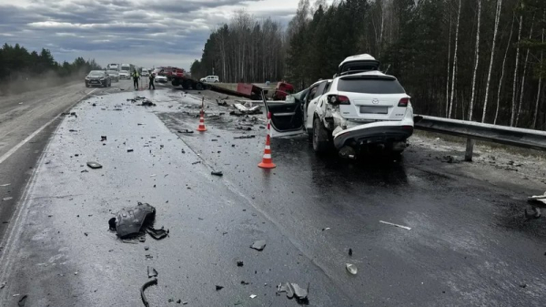 Семья из Сургута разбилась в аварии на трассе Тюменской области