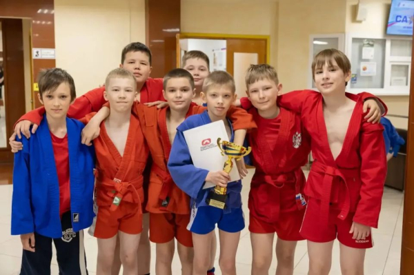 Более 350 юных самбистов из шести муниципалитетов Югры соревновались в Солнечном и Нефтеюганске