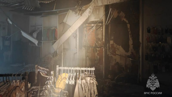 Пожар вспыхнул в ТРЦ в Югре &mdash; эвакуировались 80 человек