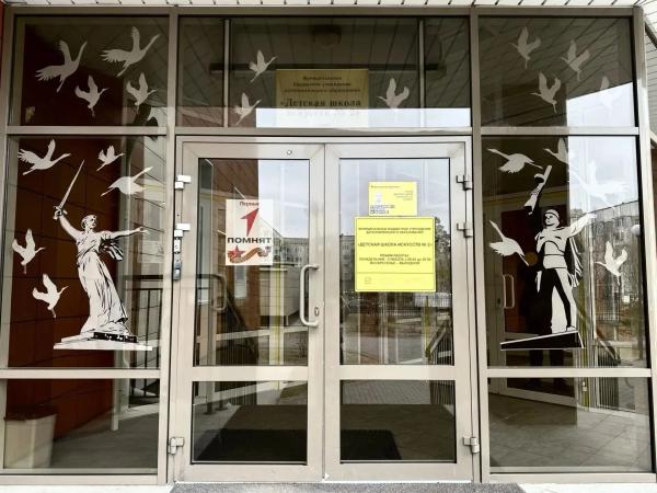 Сургутские учреждения присоединились к Всероссийской патриотической акции &laquo;Окна Победы&raquo;