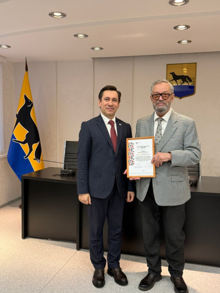 В Администрации города вручили заслуженные награды федерального и регионального уровней