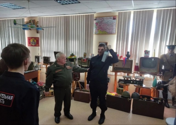 Студенты Сургутского института экономики, управления и права посетили Музей Боевой Славы 512-го зенитно-ракетного полка