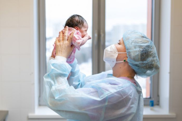 ​В рождественскую ночь в Сургуте родились пять детей, а за сутки &ndash; 27 малышей