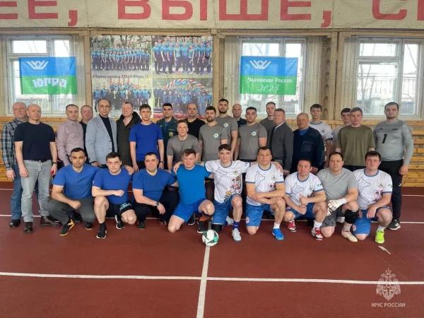 Спорт и отвага: пожарные Сургута и Сургутского района сразились в футбольном турнире