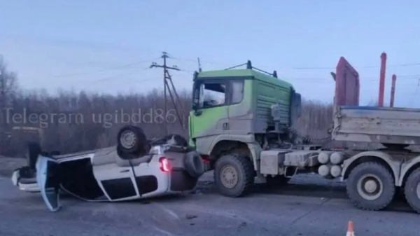 Водитель ВАЗ получил травмы в ДТП с большегрузом в Нефтеюганском районе