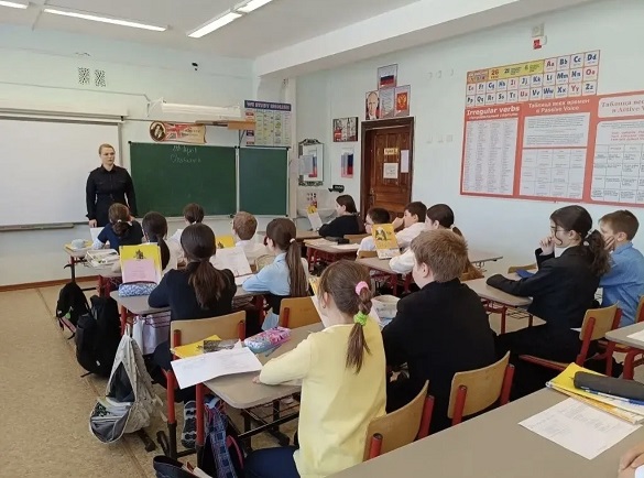 В Сургутском районе в рамках акции &laquo;Чистое поколение &ndash; 2026&raquo; полицейские проводят профилактические встречи со школьниками