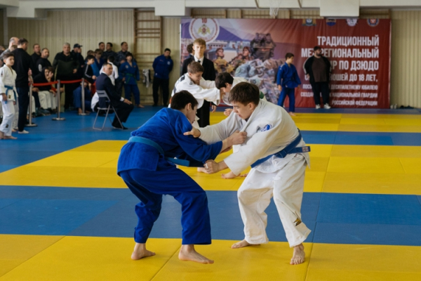 В Сургуте состоялся турнир по дзюдо, приуроченный к 10-летнему юбилею Росгвардии В Сургуте состоялся турнир по дзюдо, приуроченный к 10-летнему юбилею Росгвардии