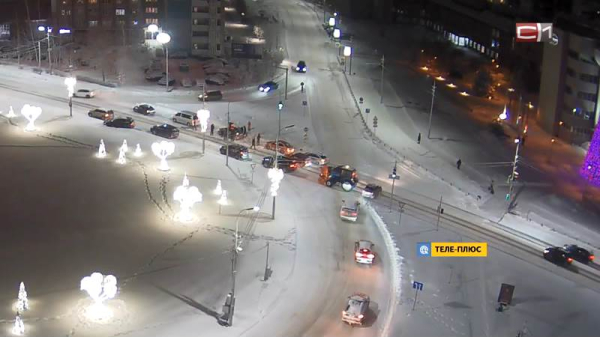 В Сургуте водитель выехал на красный и спровоцировал ДТП В Сургуте водитель выехал на красный и спровоцировал ДТП