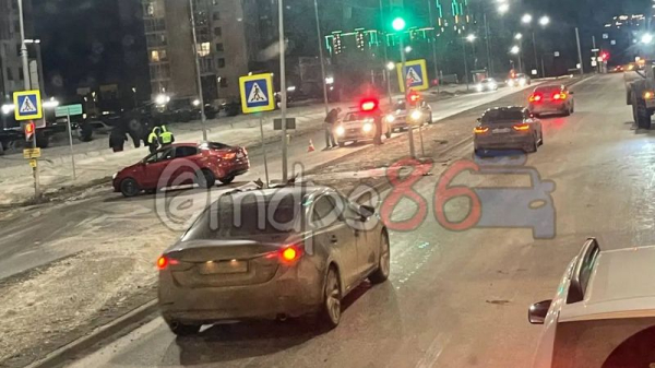 Подростки попали под колеса автомобиля в Сургуте Подростки попали под колеса автомобиля в Сургуте