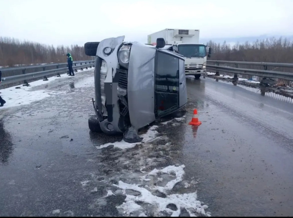 В Нефтеюганске обгон через сплошную завершился массовой аварией В Нефтеюганске обгон через сплошную завершился массовой аварией