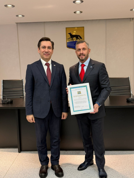 В Администрации города вручили заслуженные награды федерального и регионального уровней