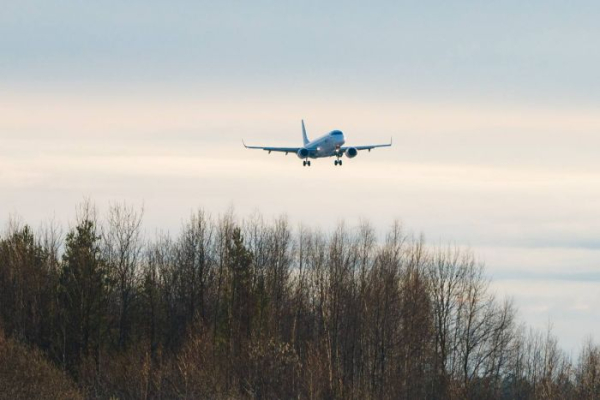 Самолет из Уфы не смог сесть в Сургуте и ушел на запасной аэродром в Ханты-Мансийск Самолет из Уфы не смог сесть в Сургуте и ушел на запасной аэродром в Ханты-Мансийск