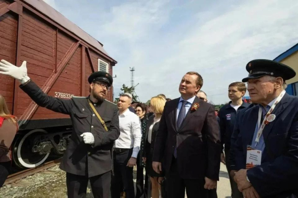 Более 11 тысяч сургутян посетили «Эшелон Победы» Более 11 тысяч сургутян посетили «Эшелон Победы»