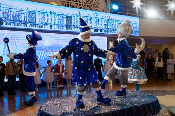 В Сургуте состоялась Главная Ёлка для 350 талантливых детей В Сургуте состоялась Главная Ёлка для 350 талантливых детей