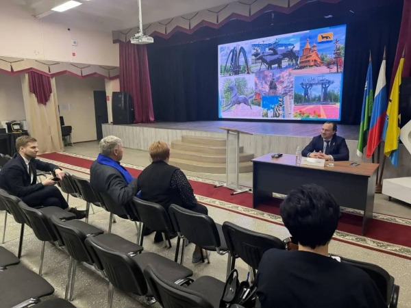 Депутаты Дмитрий Нечепуренко и Богдан Гужва отчитались вчера о своей деятельности за прошлый год перед избирателями Депутаты Дмитрий Нечепуренко и Богдан Гужва отчитались вчера о своей деятельности за прошлый год перед избирателями