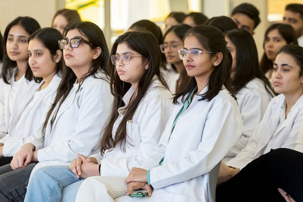 В Сургуте студенты-медики из Индии впервые окунулись в прорубь