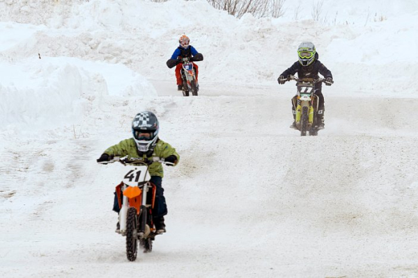 Мотогонщики Сургута покорили зимнюю трассу