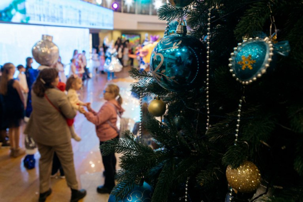 В Сургуте состоялась Главная Ёлка для 350 талантливых детей В Сургуте состоялась Главная Ёлка для 350 талантливых детей