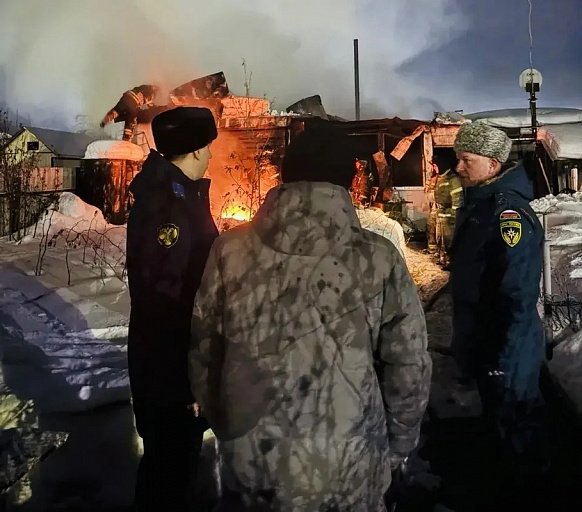 В ХМАО при ночном пожаре в частном доме погиб мужчина В ХМАО при ночном пожаре в частном доме погиб мужчина