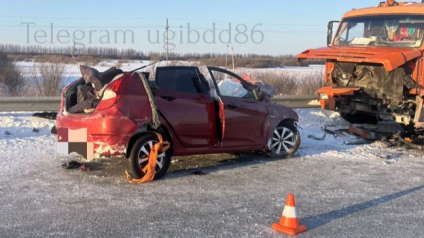 В результате столкновения легковушки и КАМАЗа в Югре погиб подросток В результате столкновения легковушки и КАМАЗа в Югре погиб подросток