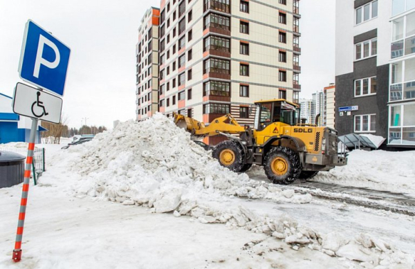 Более 150 единиц спецтехники круглосуточно чистят снег в Сургуте Более 150 единиц спецтехники круглосуточно чистят снег в Сургуте