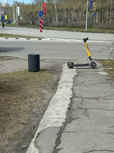 В Сургуте оцепили один из тротуаров в центре города