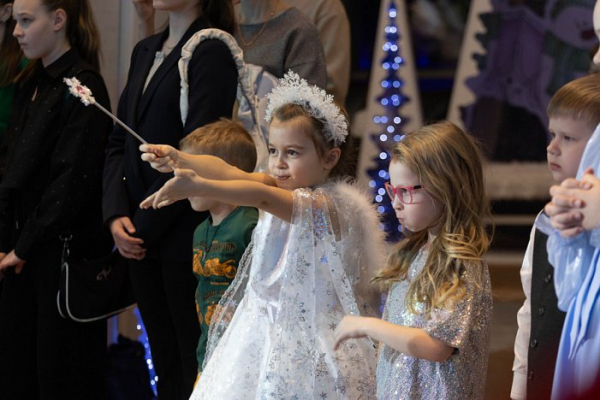 В Сургуте состоялась Главная Ёлка для 350 талантливых детей В Сургуте состоялась Главная Ёлка для 350 талантливых детей